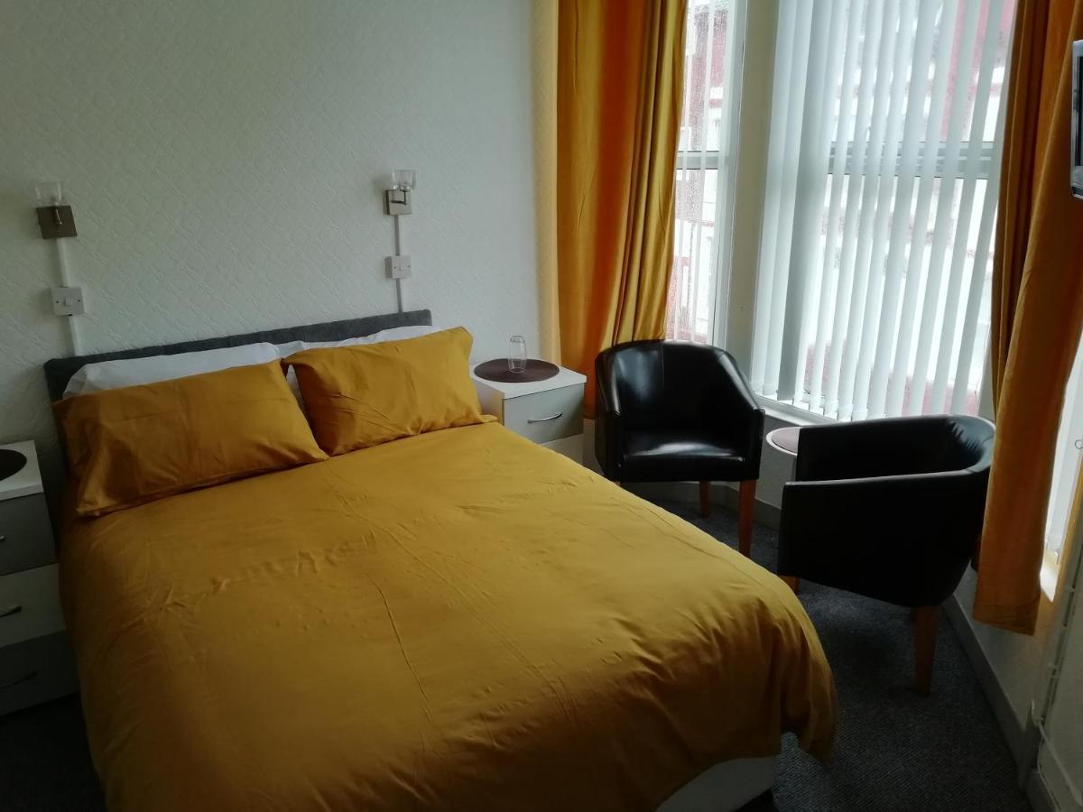 The Shining Diamond Bed and Breakfast Blackpool Esterno foto