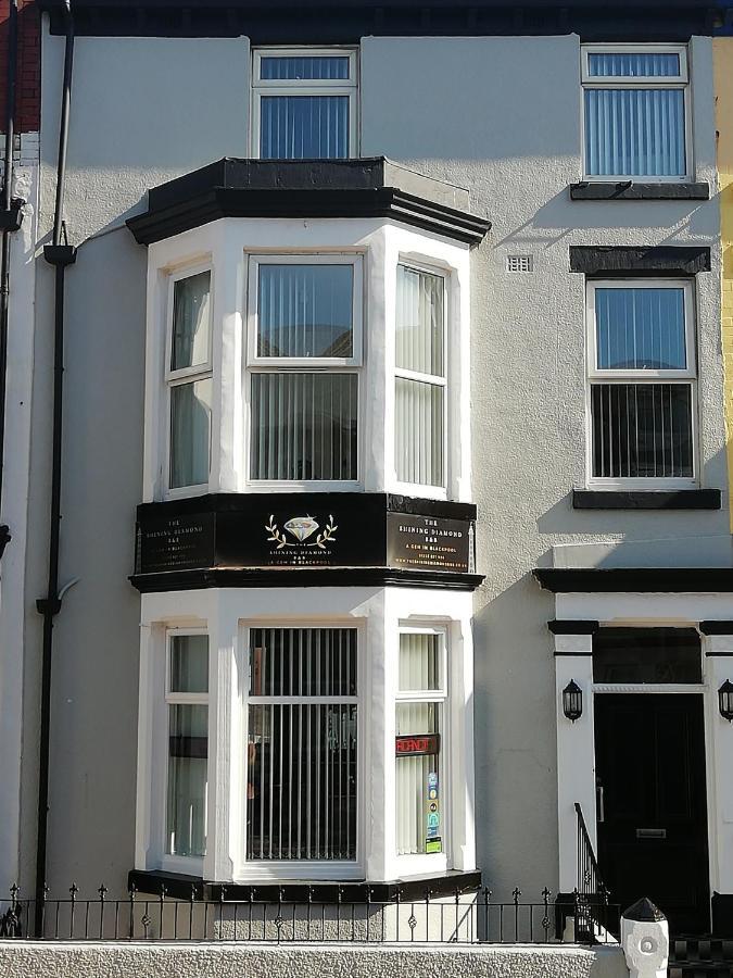 The Shining Diamond Bed and Breakfast Blackpool Esterno foto